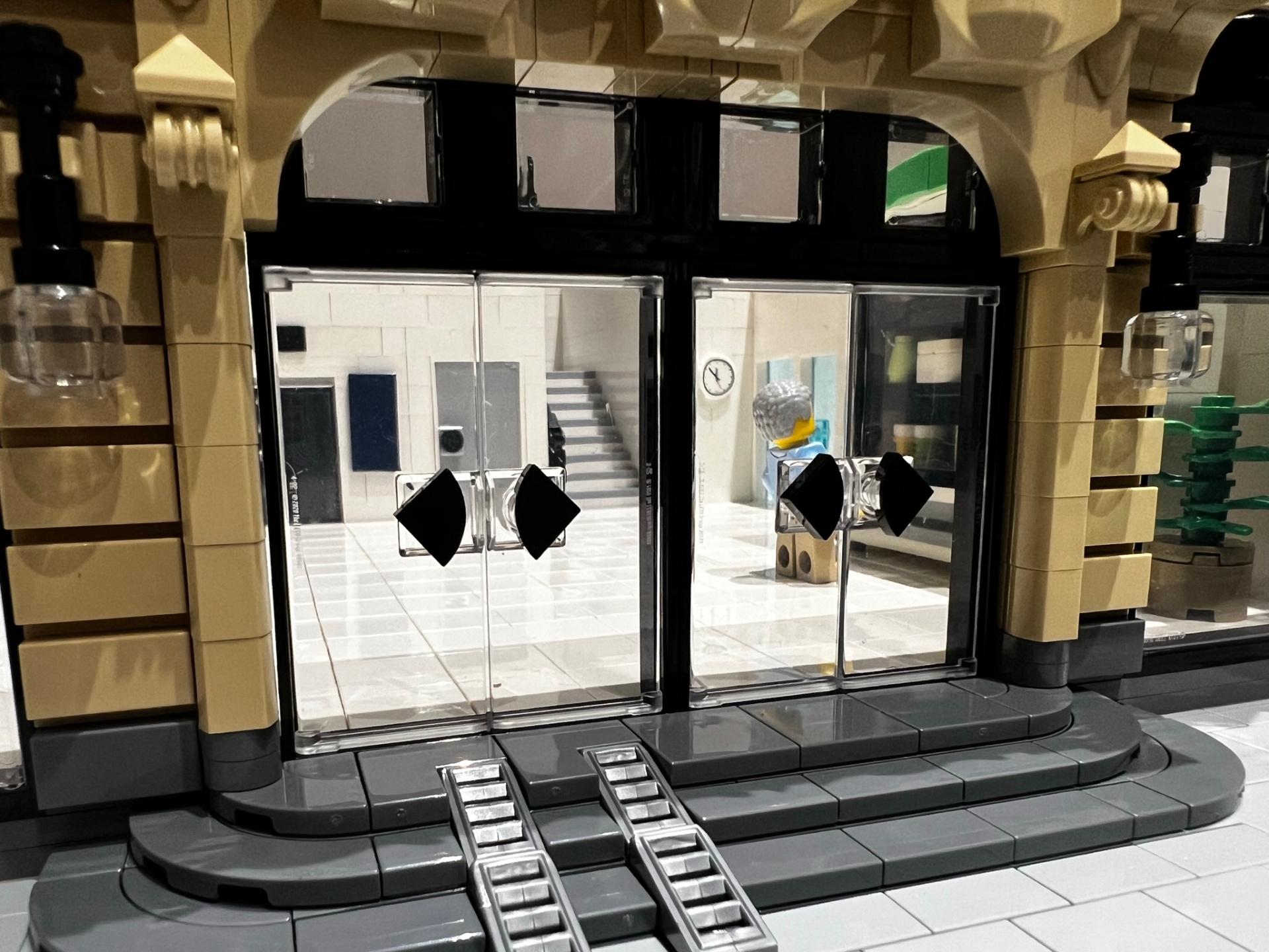 Lego Automated Pharmacy Counter
