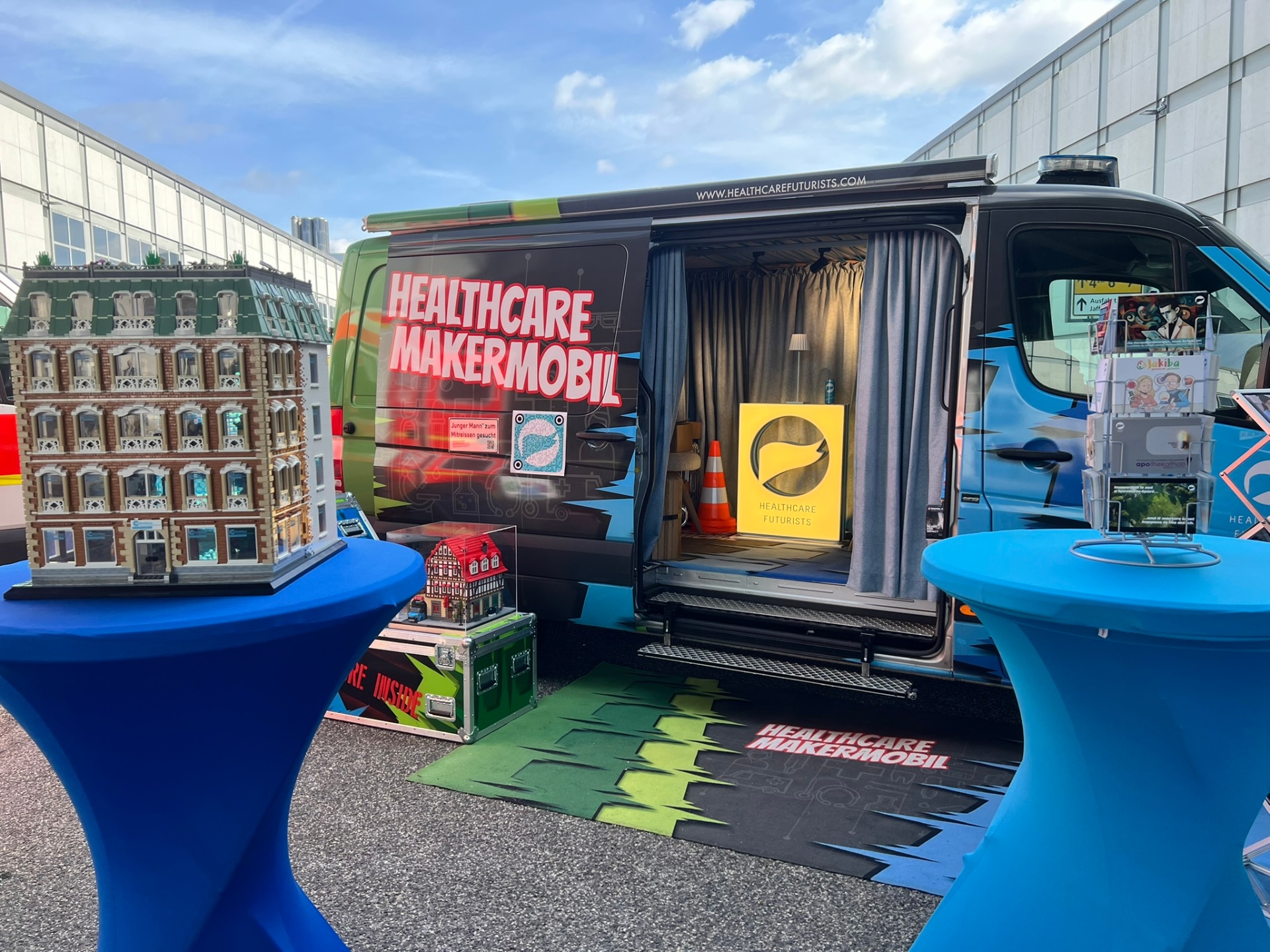 Healthcare Makermobil Display Setup